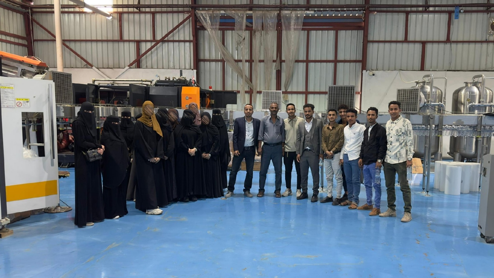 طلبة إدارة الأعمال الدولية في زيارة ميدانية إلى مصنعي لوجينا والصهيبي للتعرف على بيئة العمل والإنتاج