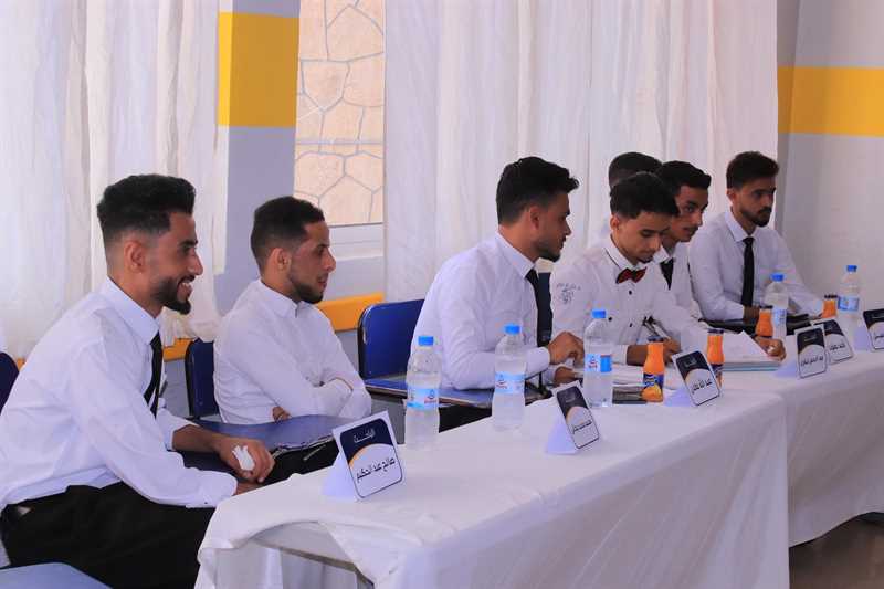 مناقشات علنية لبحوث تخرج طلاب قسم الاتصال التسويقي بالجامعة