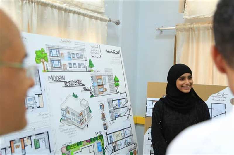 طلاب الهندسة المعمارية يستعرضون إبداعاتهم في الرسم والإظهار المعماري