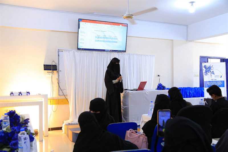 مناقشة بحث علمي حول معرفة الممرضين بالأمراض المعدية في مستشفيات تعز