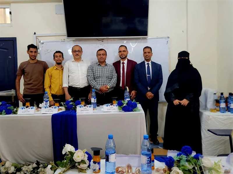 مناقشة مشروع تخرج حول أحكام الحضانة في الشريعة الإسلامية والقانون بقسم الشريعة والقانون